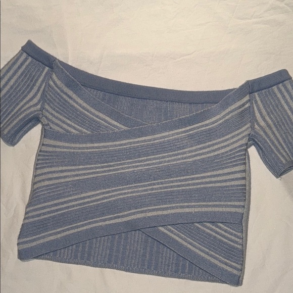 Aerie Small NWOT Reversible Off-Shoulder Cropped Blue Striped Sweater - Picture 1 of 2